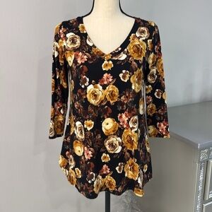 Andree by Unit Black Floral Print V-Neck Top. Sz Small